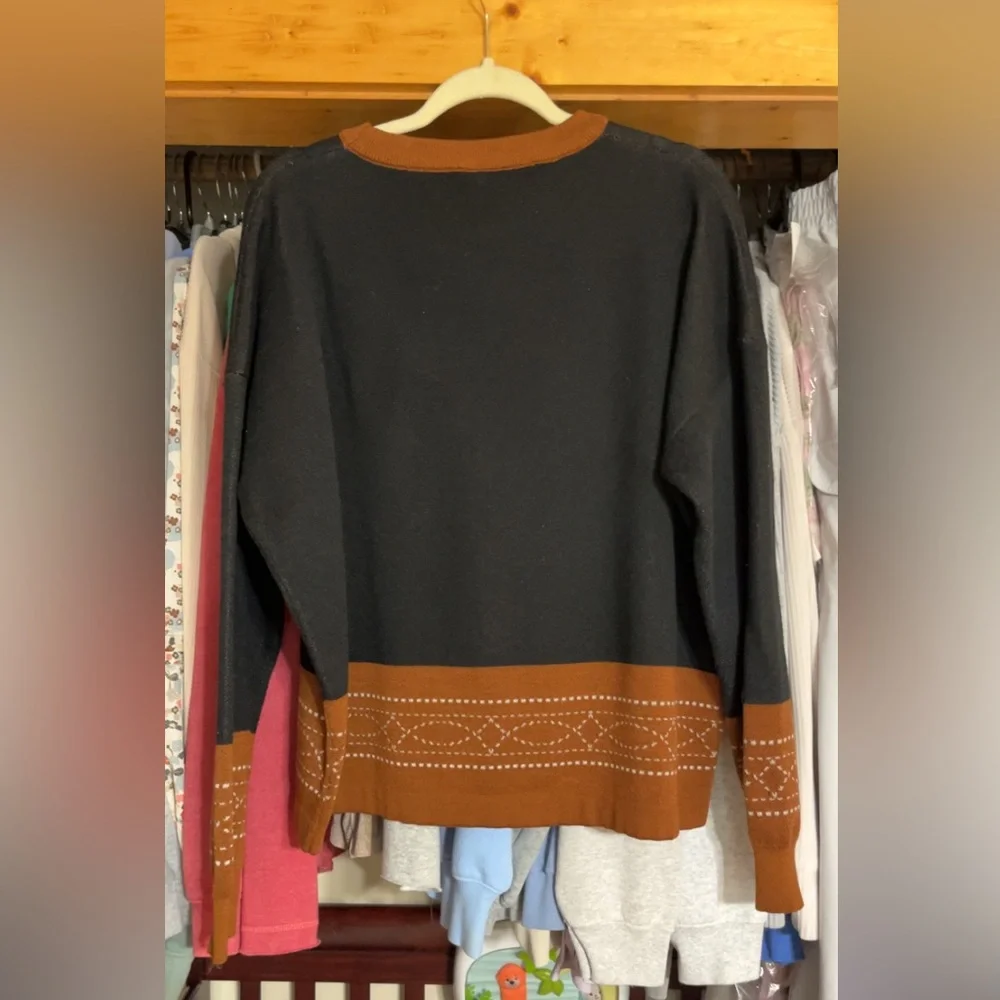 🐄 WOMEN’S BOUTIQUE BRAND TWO 2 FLY, SWEATER, SIZE L/XL 🐄 - Picture 2 of 2